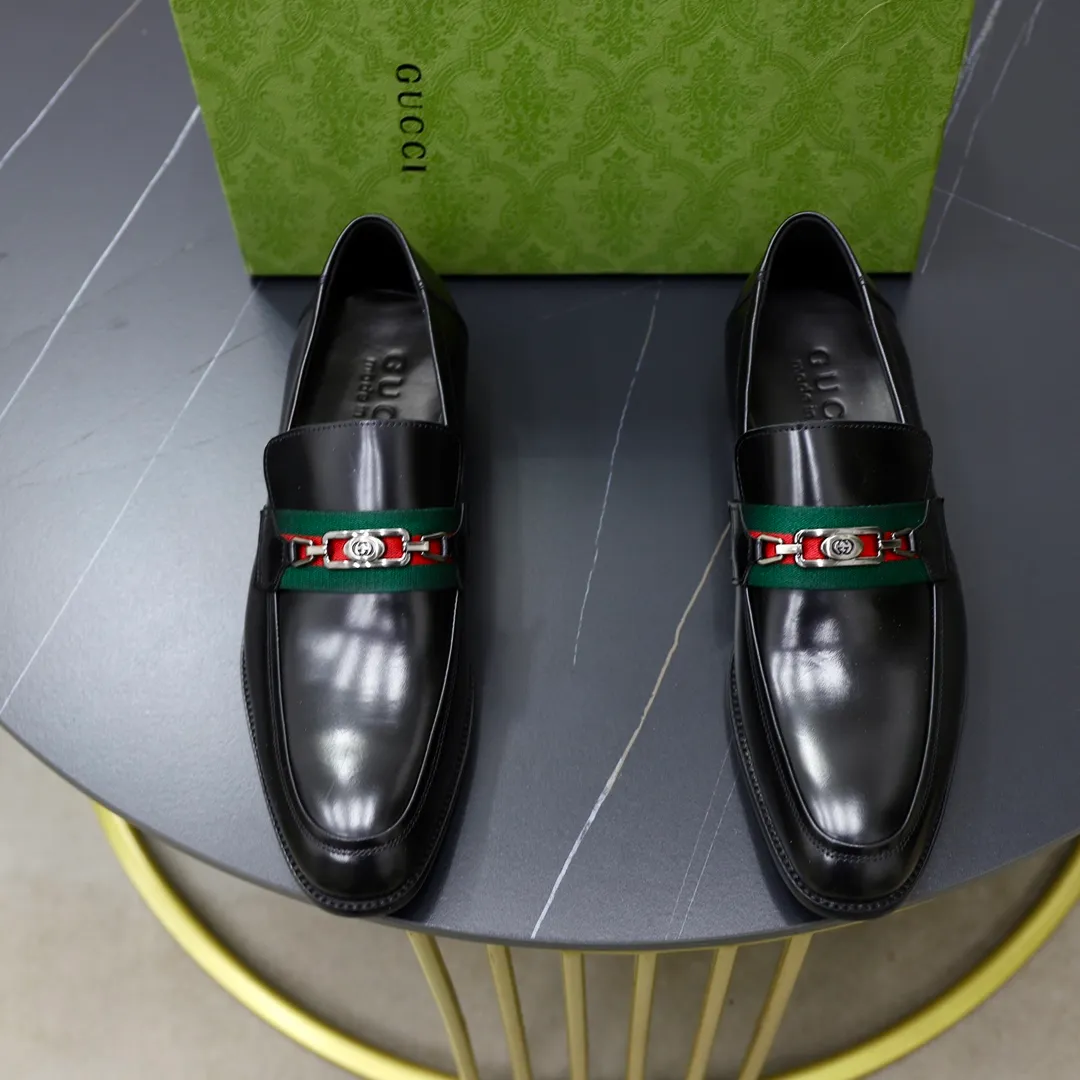 Men's shoes: 250🙅‍♂️🙅‍♂️🙅‍♂️Niuli Brand: GUCCI Size: 38-44 (45 can be customized) Level: Counter classic Material: Original soft cowhide upper Comfortable cowhide lining Original lightweight outsole Style category: Business casual footwear Driving leather shoes Color: Actual picture color
